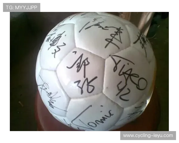 足球球星亲笔签名卡的市场价值解析及影响因素分析